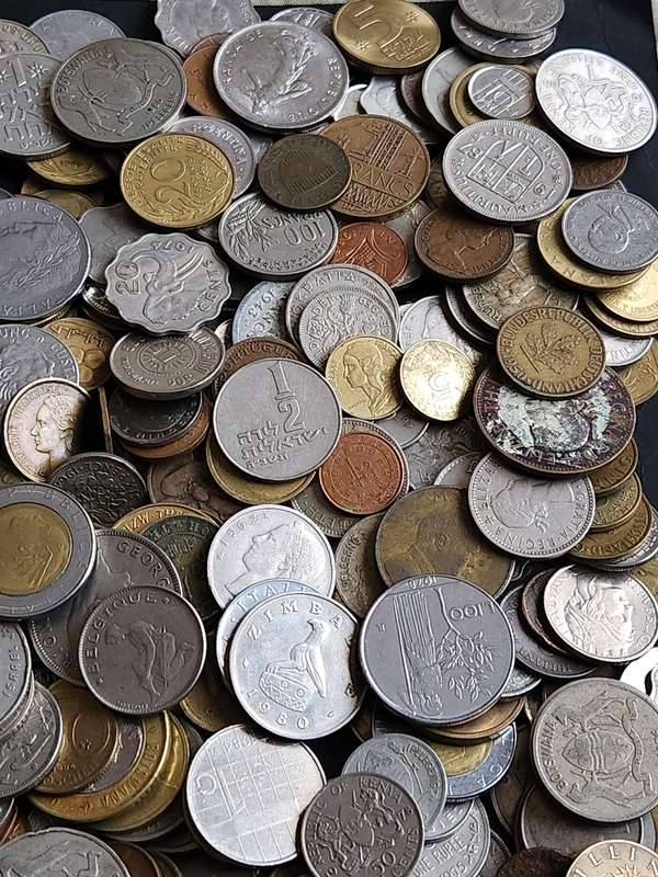 Mixed Lot of World Coins 2 kg - as per photograph