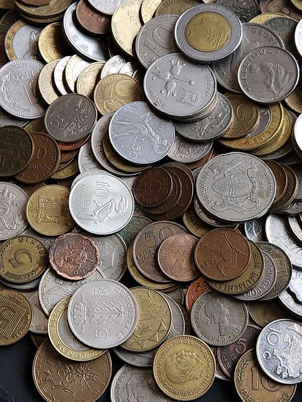 Mixed Lot of World Coins 2 kg - as per photograph
