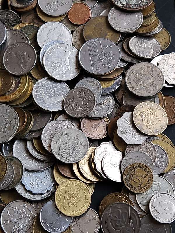 Mixed Lot of World Coins 2 kg - as per photograph