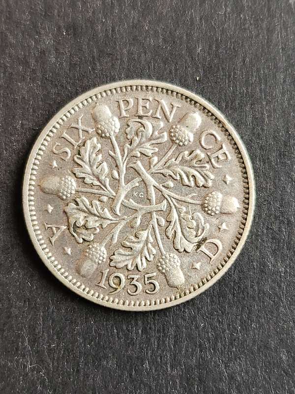 UK Sixpence 1935 Silver - as per photograph