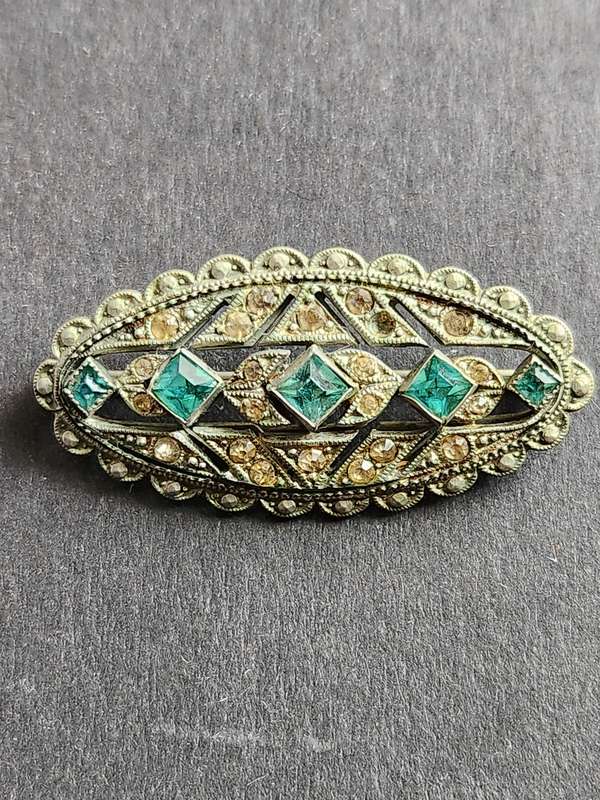 Vintage Art Decor Brooch - as per photograph