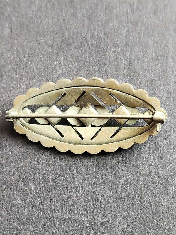 Vintage Art Decor Brooch - as per photograph