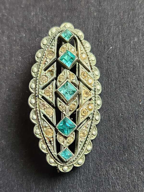 Vintage Art Decor Brooch - as per photograph