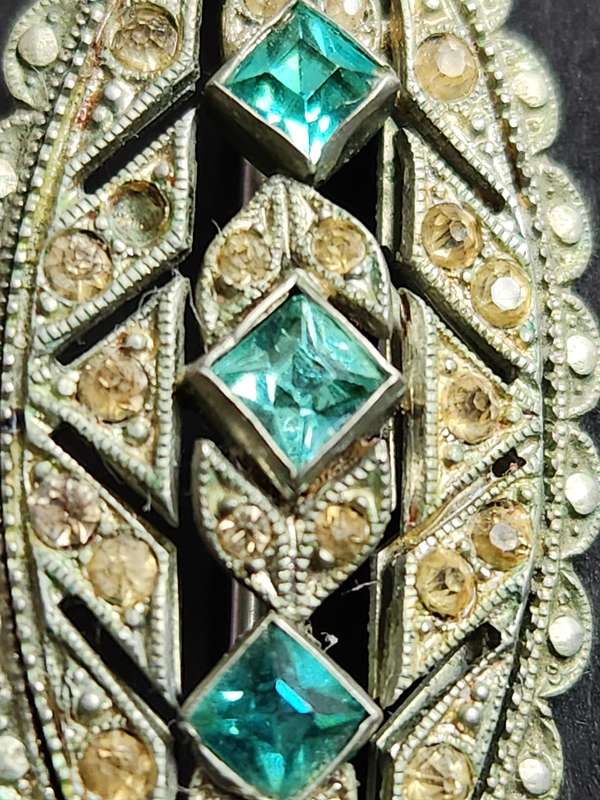 Vintage Art Decor Brooch - as per photograph