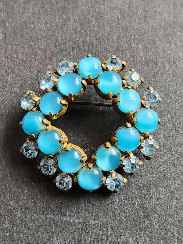 Vintage Art Decor Brooch - as per photograph