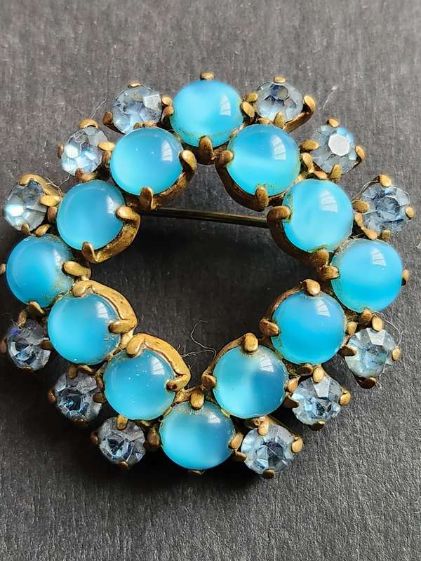 Vintage Art Decor Brooch - as per photograph