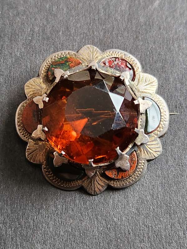 Art Deo Scottish Amber Agate 19.4 g Brooch (probably Silver - no Hallmarks) - as per photograph