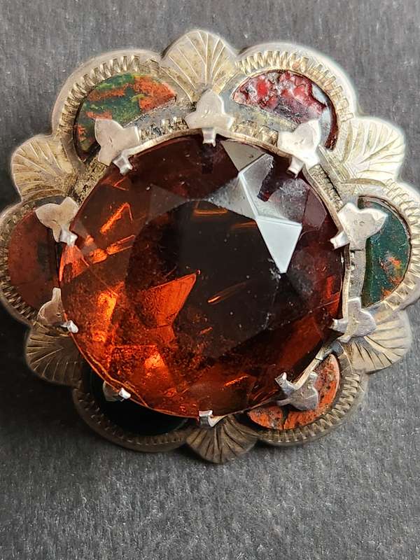 Art Deo Scottish Amber Agate 19.4 g Brooch (probably Silver - no Hallmarks) - as per photograph
