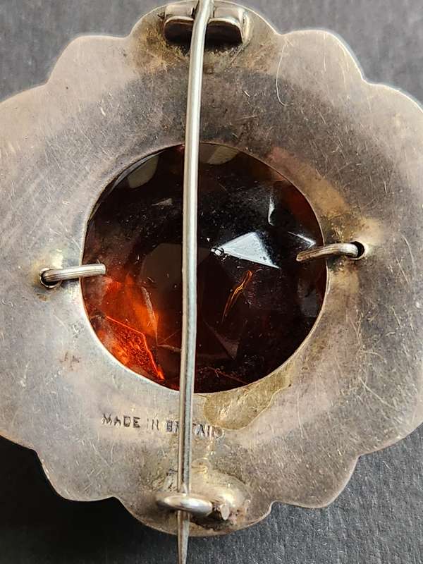 Art Deo Scottish Amber Agate 19.4 g Brooch (probably Silver - no Hallmarks) - as per photograph