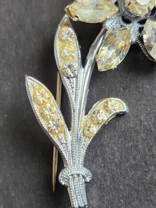 Vintage Flower Crystal Brooch - as per photograph