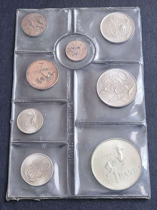 SA Mint Pack 1972 (including Silver One Rand) - as per photograph