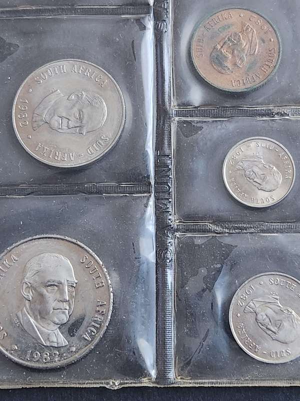 SA Mint Pack 1982 - as per photograph