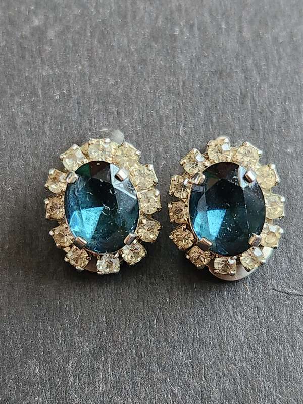 Costume Jewellery Earrings - as per photograph