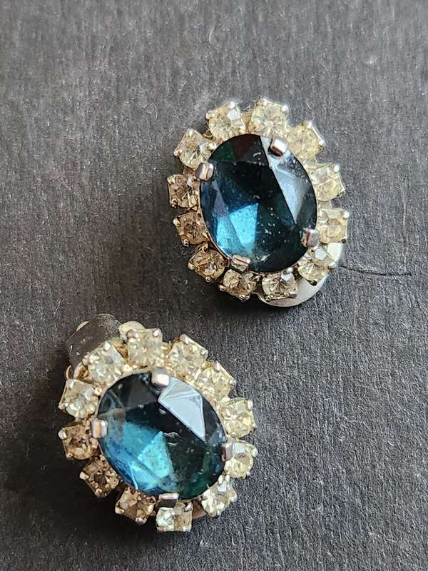 Costume Jewellery Earrings - as per photograph