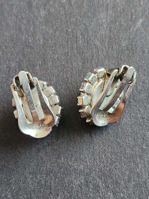 Costume Jewellery Earrings - as per photograph