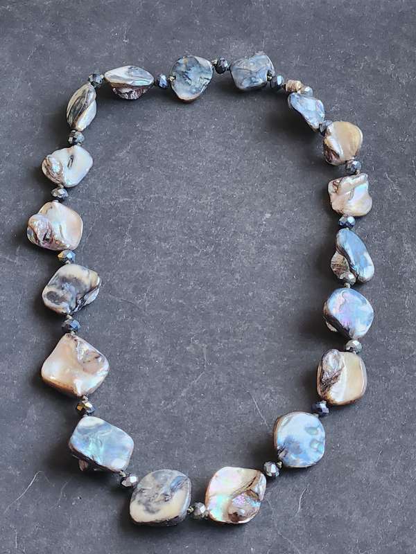Vintage Mother of Pearl Necklace 56.5g (beautiful condition) - as per photograph