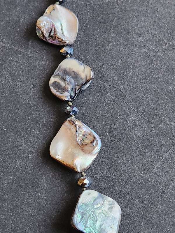 Vintage Mother of Pearl Necklace 56.5g (beautiful condition) - as per photograph