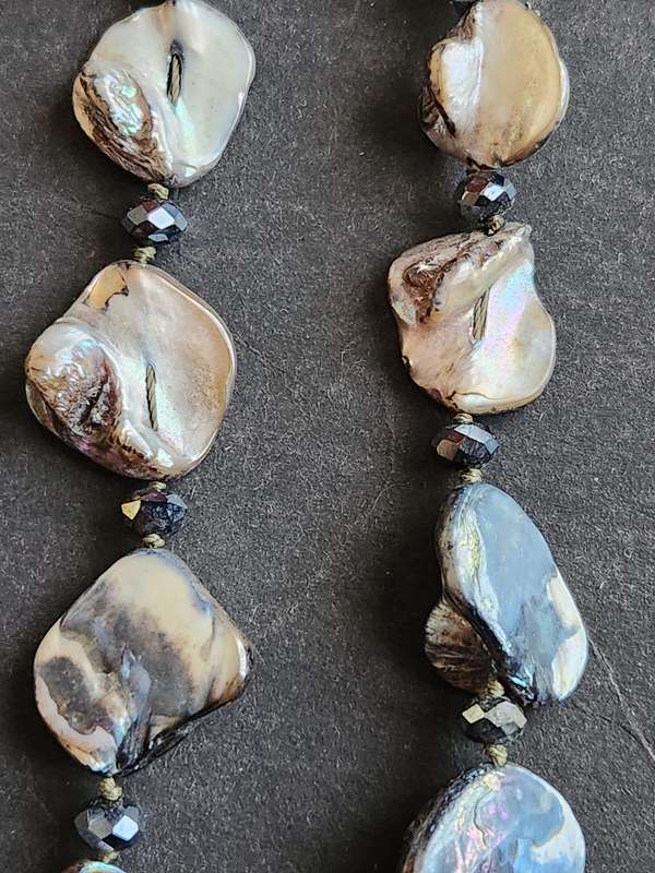 Vintage Mother of Pearl Necklace 56.5g (beautiful condition) - as per photograph