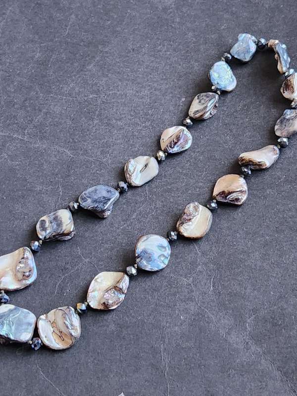 Vintage Mother of Pearl Necklace 56.5g (beautiful condition) - as per photograph