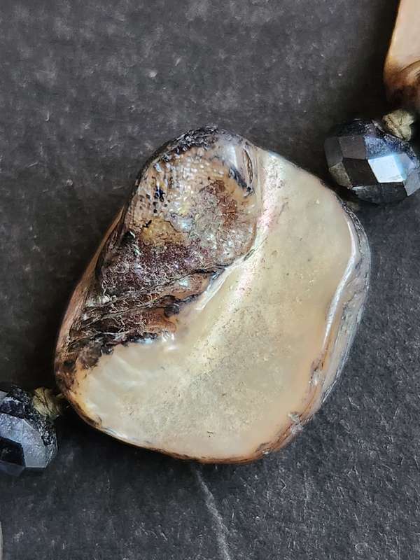 Vintage Mother of Pearl Necklace 56.5g (beautiful condition) - as per photograph