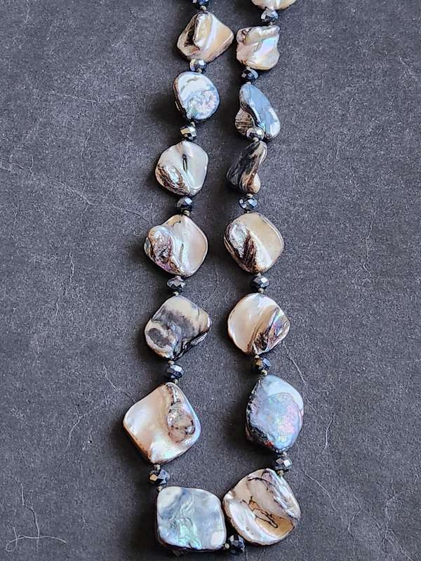 Vintage Mother of Pearl Necklace 56.5g (beautiful condition) - as per photograph
