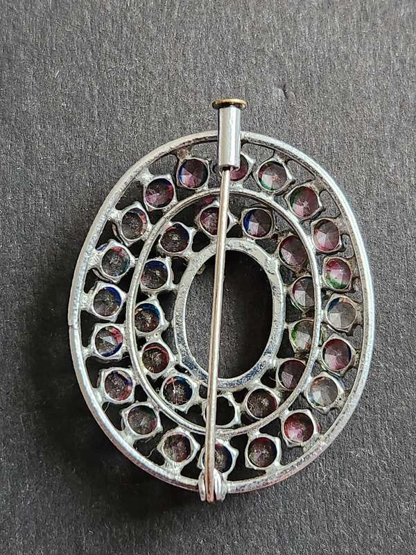Vintage Costume Jewellery Pin Brooch - as per photograph