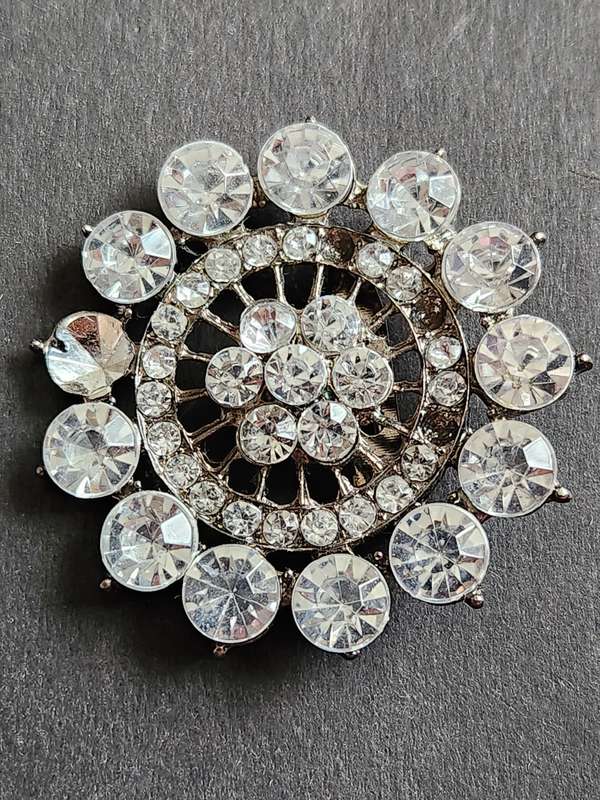 Vintage Costume Jewellery Pin Brooch - as per photograph