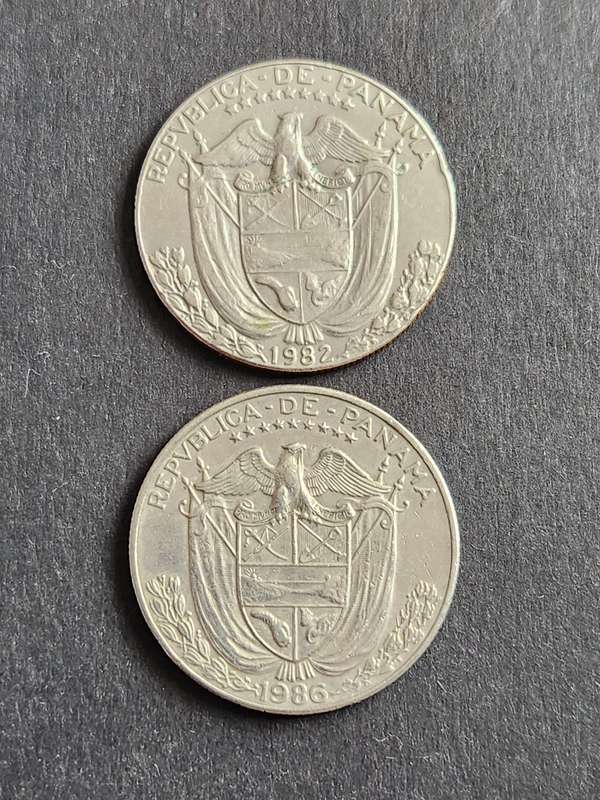 2 x Panama 1/2 Balboa coins 1982/1986 - as per photograph