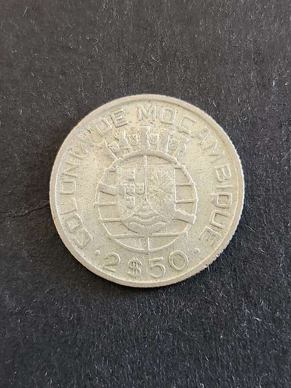 Republica Portuguesa Mozambique 2 1/2 Escudos 1951 Silver - as per photograph
