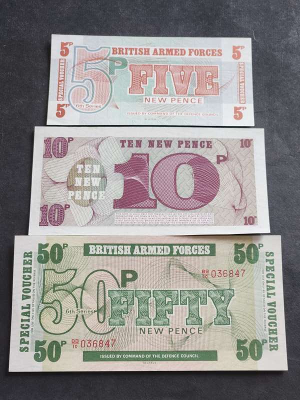 British Armed Forces 5/10 and 50 New Pence 6th series EF+/UNC - as per photograph