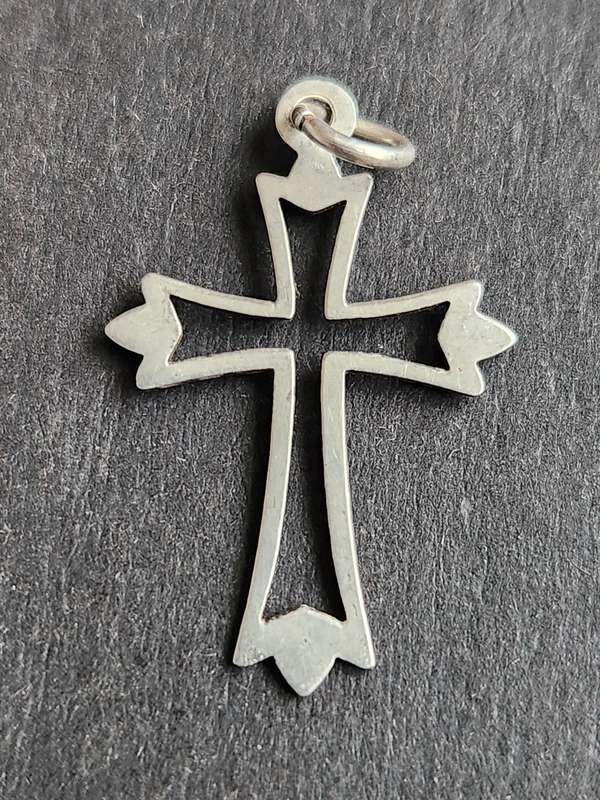 Vintage Sterling Silver Cross 0.8g - as per photograph