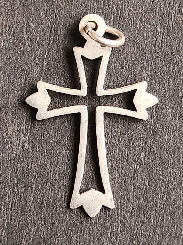 Vintage Sterling Silver Cross 0.8g - as per photograph