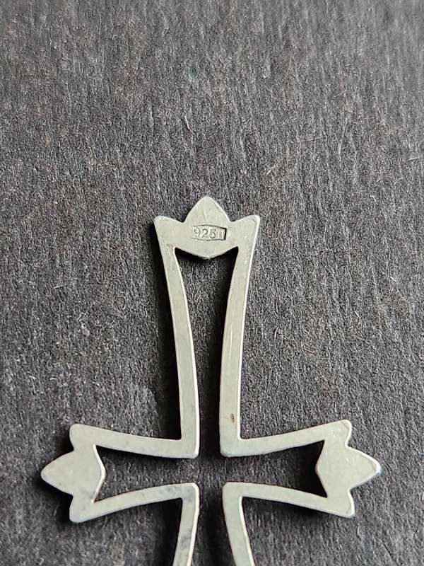 Vintage Sterling Silver Cross 0.8g - as per photograph