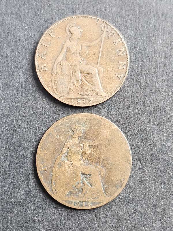 2 x UK 1/2 Pennies 1913/1914 - as per photograph