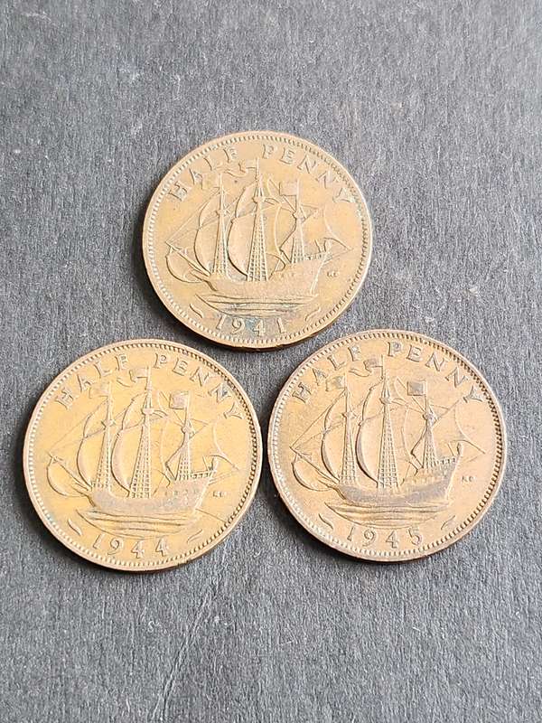3 x 1/2 Pennies 1941/1944/1945 - as per photograph