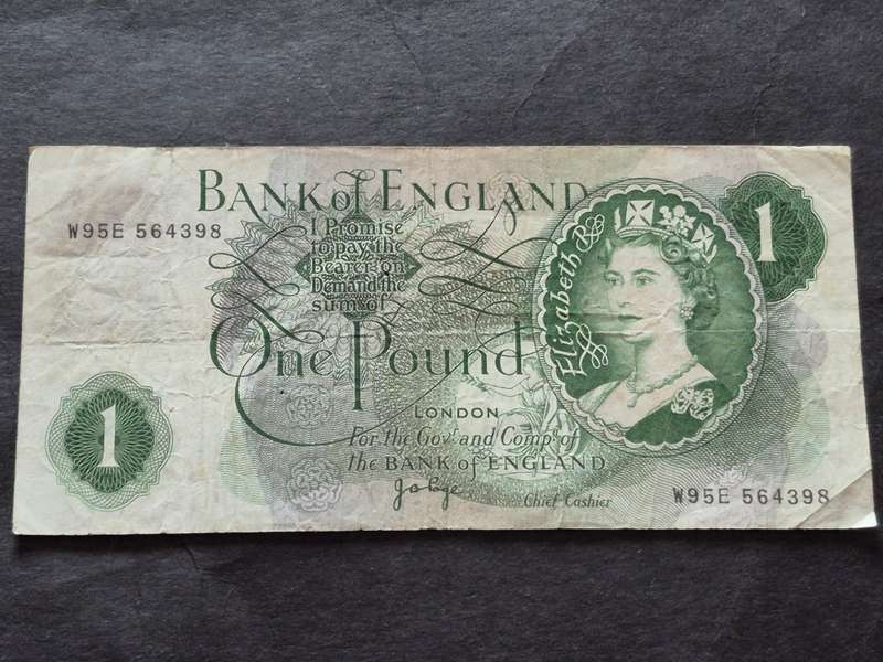 O' Brien Circulated One Pound English Bank Note