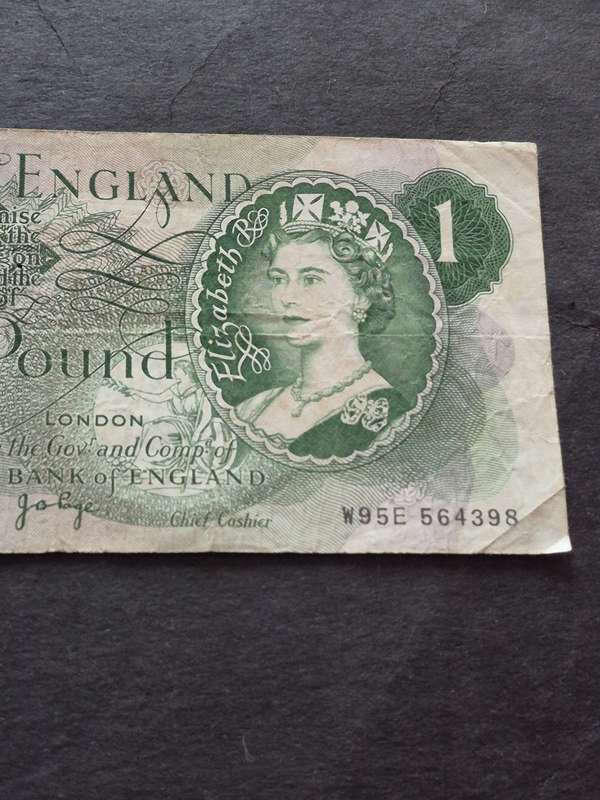 O' Brien Circulated One Pound English Bank Note