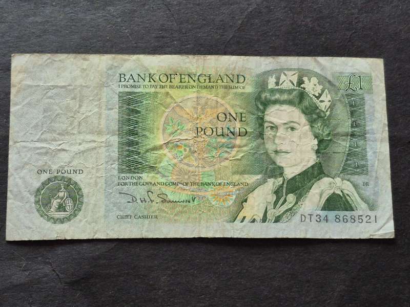 Queen Elizabeth II One Pound Note