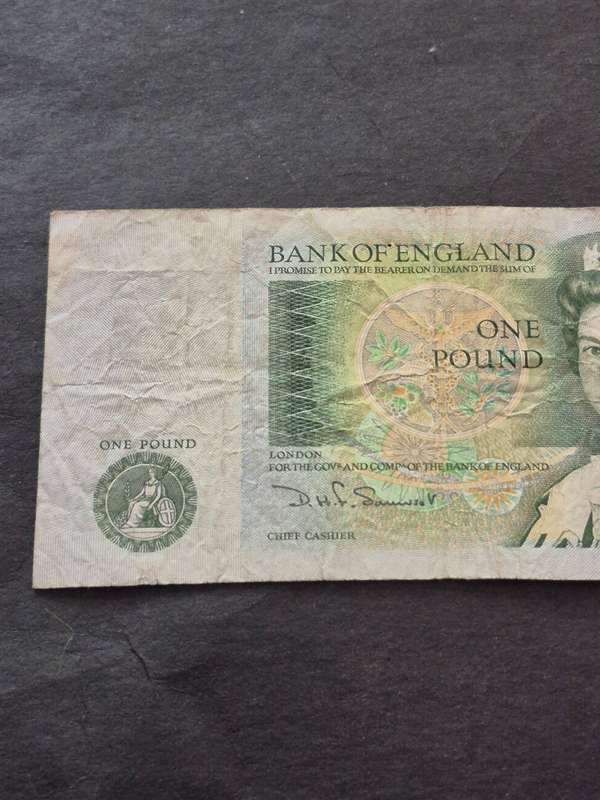 Queen Elizabeth II One Pound Note