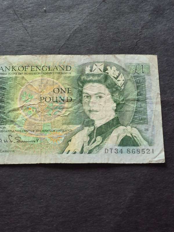 Queen Elizabeth II One Pound Note