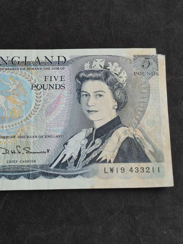 Bank of England Five Pounds (tear top right side)