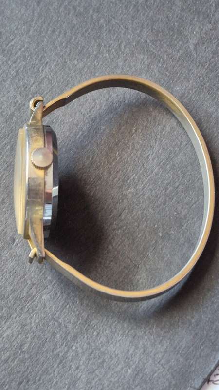 Vintage Ladies Sainst Tropez Shock Resistant Swiss made Mechanical Watch (not working)