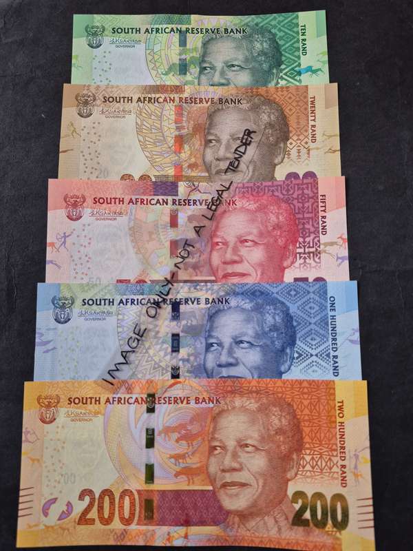 L. Kganyago 1st issue Low Numbered Set R10, R20, R50, R100, R200 (same numbers) excellent condition