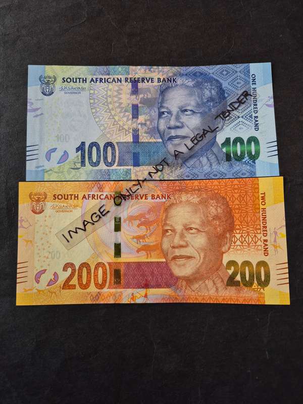 L. Kganyago 1st issue Low Numbered Set R10, R20, R50, R100, R200 (same numbers) excellent condition