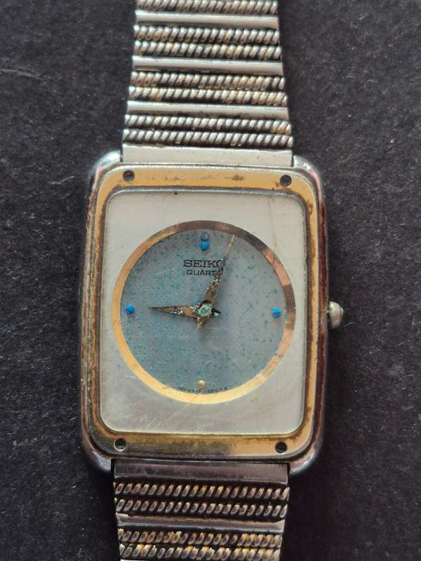 Vintage Men's Seiko Quartz Wrist Watch (not working) ideal for spares