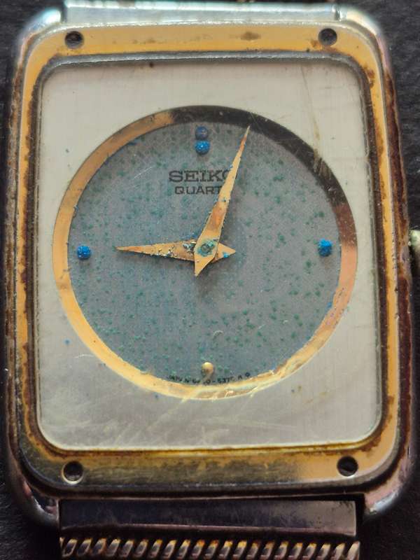 Vintage Men's Seiko Quartz Wrist Watch (not working) ideal for spares