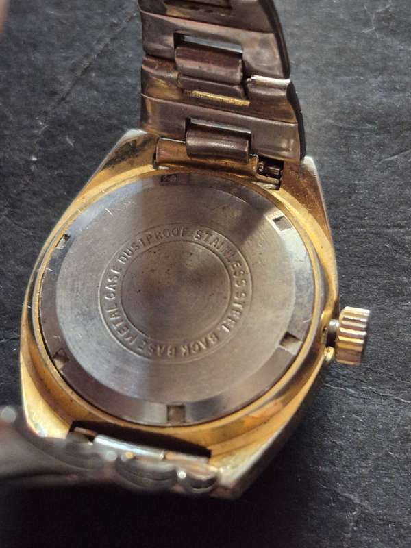 Vintage Ladies Roma 17 Jewels Water Resistant Anti Magnetic Watch (not working)