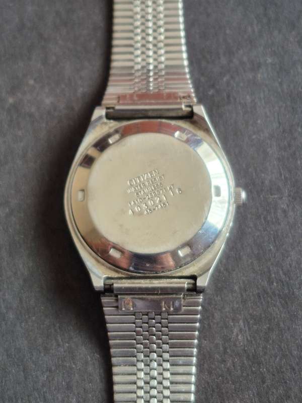 Vintage Citizen Quartz Eagle 7 Men's Wrist Watch (untested) sold as is (not working)