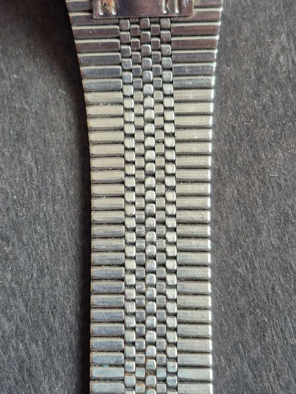 Vintage Citizen Quartz Eagle 7 Men's Wrist Watch (untested) sold as is (not working)