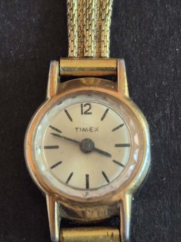 Vintage Ladies Timex Wrist Watch (not working)